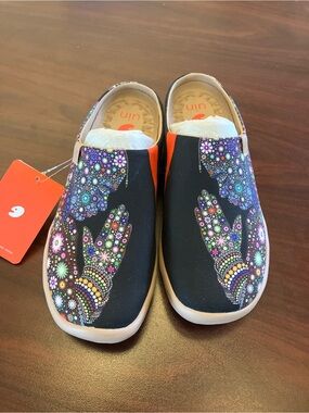 UIN Travel Shoes: Pray for Goodness design